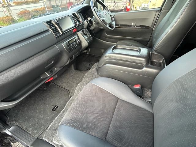 ハイエースバン スーパーGL ダークプライムII 保証付 修復歴無 禁煙車 ワンオーナー 車検2年付 スタッドレスタイヤ4本付 バックカメラ ドライブレコーダー ナビ フルセグTV Bluetooth ETC プッシュスタートCD DVD 取扱説明書(50枚目)