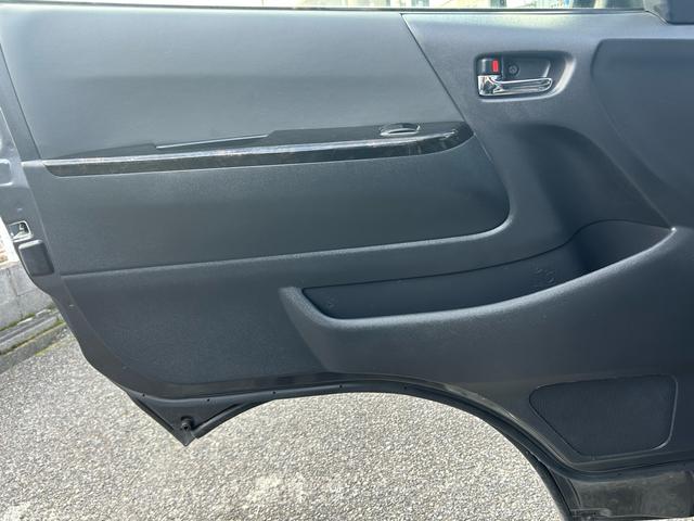 ハイエースバン スーパーGL ダークプライムII 保証付 修復歴無 禁煙車 ワンオーナー 車検2年付 スタッドレスタイヤ4本付 バックカメラ ドライブレコーダー ナビ フルセグTV Bluetooth ETC プッシュスタートCD DVD 取扱説明書(51枚目)