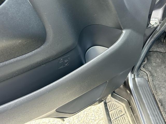 ハイエースバン スーパーGL ダークプライムII 保証付 修復歴無 禁煙車 ワンオーナー 車検2年付 スタッドレスタイヤ4本付 バックカメラ ドライブレコーダー ナビ フルセグTV Bluetooth ETC プッシュスタートCD DVD 取扱説明書(52枚目)