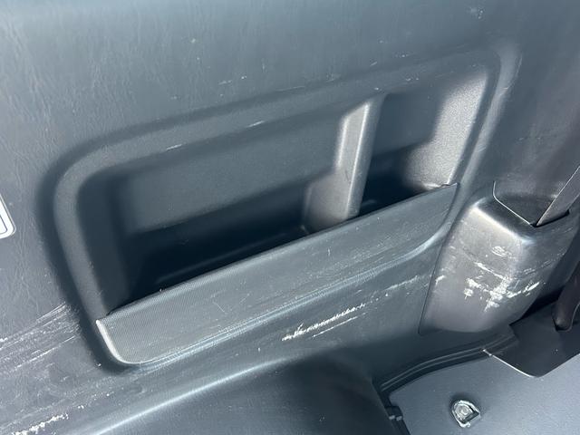 ハイエースバン スーパーGL ダークプライムII 保証付 修復歴無 禁煙車 ワンオーナー 車検2年付 スタッドレスタイヤ4本付 バックカメラ ドライブレコーダー ナビ フルセグTV Bluetooth ETC プッシュスタートCD DVD 取扱説明書(56枚目)