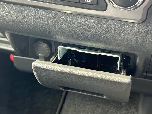 ハイエースバン スーパーGL ダークプライムII 保証付 修復歴無 禁煙車 ワンオーナー 車検2年付 スタッドレスタイヤ4本付 バックカメラ ドライブレコーダー ナビ フルセグTV Bluetooth ETC プッシュスタートCD DVD 取扱説明書(64枚目)