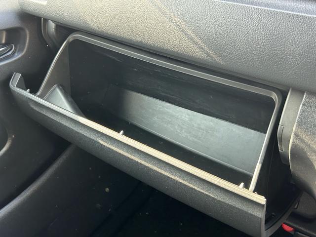 ハイエースバン スーパーGL ダークプライムII 保証付 修復歴無 禁煙車 ワンオーナー 車検2年付 スタッドレスタイヤ4本付 バックカメラ ドライブレコーダー ナビ フルセグTV Bluetooth ETC プッシュスタートCD DVD 取扱説明書(68枚目)