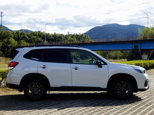 フォレスター Ｘ－エディション　１年保証付／４ＷＤ／アイサイト３／前車追従レーダークルーズコントロール／レーンキープアシスト／純正ナビ／フルセグＴＶ／マルチビューカメラ／全席シートヒーター／デジタルインナーミラー／ＢＳＭ／ＳＲＨ（18枚目）