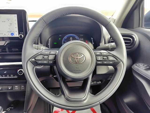 ヤリスクロス ハイブリッドＺ　ドライブレコーダー　全周囲カメラ　クリアランスソナー　オートクルーズコントロール　レーンアシスト　パワーシート　衝突被害軽減システム　ナビ　ＴＶ　オートマチックハイビーム　オートライト（3枚目）