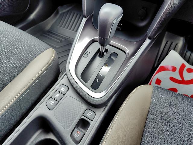 ヤリスクロス ハイブリッドＺ　ドライブレコーダー　全周囲カメラ　クリアランスソナー　オートクルーズコントロール　レーンアシスト　パワーシート　衝突被害軽減システム　ナビ　ＴＶ　オートマチックハイビーム　オートライト（7枚目）