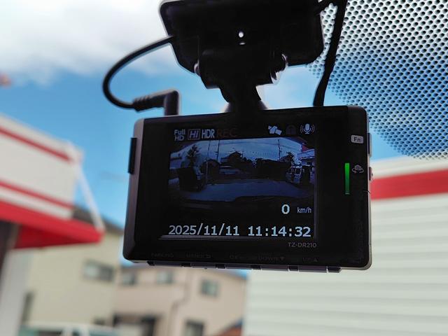 ヤリスクロス ハイブリッドＺ　ドライブレコーダー　全周囲カメラ　クリアランスソナー　オートクルーズコントロール　レーンアシスト　パワーシート　衝突被害軽減システム　ナビ　ＴＶ　オートマチックハイビーム　オートライト（8枚目）