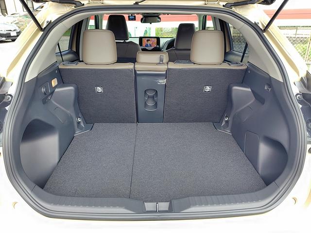 ヤリスクロス ハイブリッドＺ　ドライブレコーダー　全周囲カメラ　クリアランスソナー　オートクルーズコントロール　レーンアシスト　パワーシート　衝突被害軽減システム　ナビ　ＴＶ　オートマチックハイビーム　オートライト（19枚目）