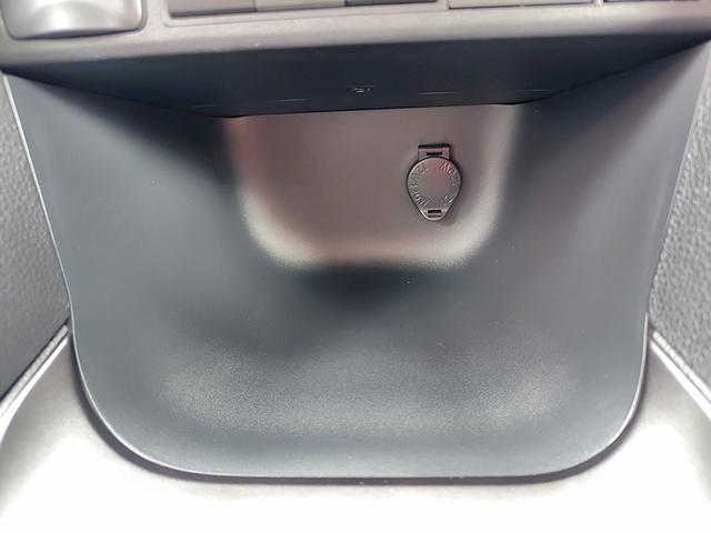 ヤリスクロス ハイブリッドＺ　ドライブレコーダー　全周囲カメラ　クリアランスソナー　オートクルーズコントロール　レーンアシスト　パワーシート　衝突被害軽減システム　ナビ　ＴＶ　オートマチックハイビーム　オートライト（34枚目）