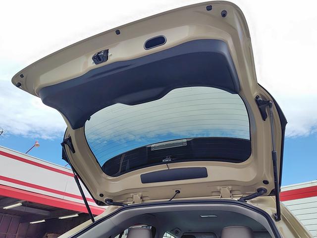 ヤリスクロス ハイブリッドＺ　ドライブレコーダー　全周囲カメラ　クリアランスソナー　オートクルーズコントロール　レーンアシスト　パワーシート　衝突被害軽減システム　ナビ　ＴＶ　オートマチックハイビーム　オートライト（42枚目）