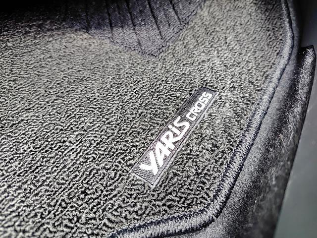 ヤリスクロス ハイブリッドＺ　ドライブレコーダー　全周囲カメラ　クリアランスソナー　オートクルーズコントロール　レーンアシスト　パワーシート　衝突被害軽減システム　ナビ　ＴＶ　オートマチックハイビーム　オートライト（74枚目）