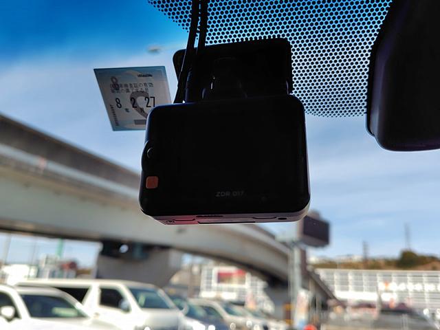 ランドクルーザープラド ＴＸ　Ｌパッケージ　マットブラックエディション　４ＷＤ　ドライブレコーダー　全周囲カメラ　クリアランスソナー　オートクルーズコントロール　レーンアシスト　パワーシート　衝突被害軽減システム　サンルーフ　ナビ　ＴＶ　オートマチックハイビーム（13枚目）