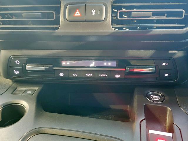 ドブロ マキシ　ドライブレコーダー　ＥＴＣ　バックカメラ　クリアランスソナー　オートクルーズコントロール　レーンアシスト　衝突被害軽減システム　両側スライドドア　ヘッドライトウォッシャー　スマートキー（8枚目）