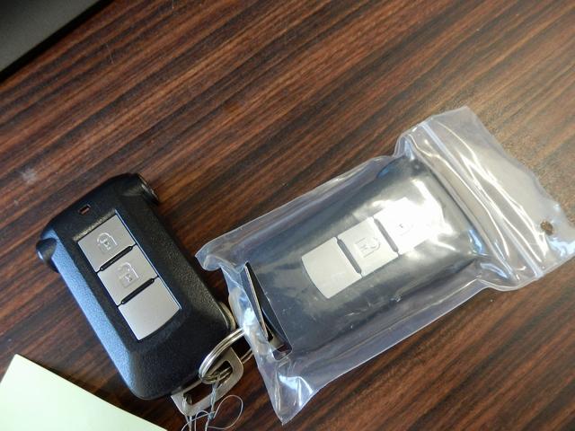 デリカD:5 D パワーパッケージ 4WD 軽油 ドライブレコーダー ETC バックカメラ オートクルーズコントロール 両側電動スライドドア オートライト HID スマートキー 電動格納ミラー シートヒーター 3列シート ウォークスル(76枚目)