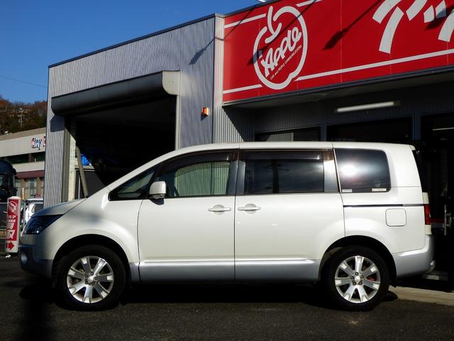 デリカＤ：５ Ｇ　パワーパッケージ　１年保証付き／４ＷＤ／７人乗／ガソリン／両側パワースライドドア／純正ナビ／地デジＴＶ／マルチビューカメラ／ドライブレコーダー／ＥＴＣ／オートクルーズ／ＨＩＤヘッドライト／スマートキー２個／純正アルミ（19枚目）