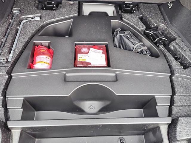 プリウス Sセーフティプラス 4WD ドライブレコーダー ETC クリアランスソナー オートクルーズコントロール パークアシスト 衝突被害軽減システム バックカメラ ナビ TV アルミホイール オートマチックハイビーム(73枚目)