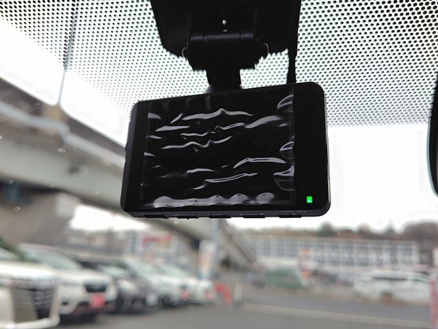 カローラツーリング ハイブリッド　Ｓ　ドライブレコーダー　バックカメラ　ナビ　ＴＶ　クリアランスソナー　オートクルーズコントロール　レーンアシスト　衝突被害軽減システム　アルミホイール　オートマチックハイビーム　オートライト（4枚目）