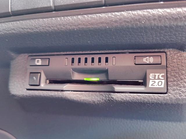 カローラツーリング ハイブリッド　Ｓ　ドライブレコーダー　バックカメラ　ナビ　ＴＶ　クリアランスソナー　オートクルーズコントロール　レーンアシスト　衝突被害軽減システム　アルミホイール　オートマチックハイビーム　オートライト（5枚目）