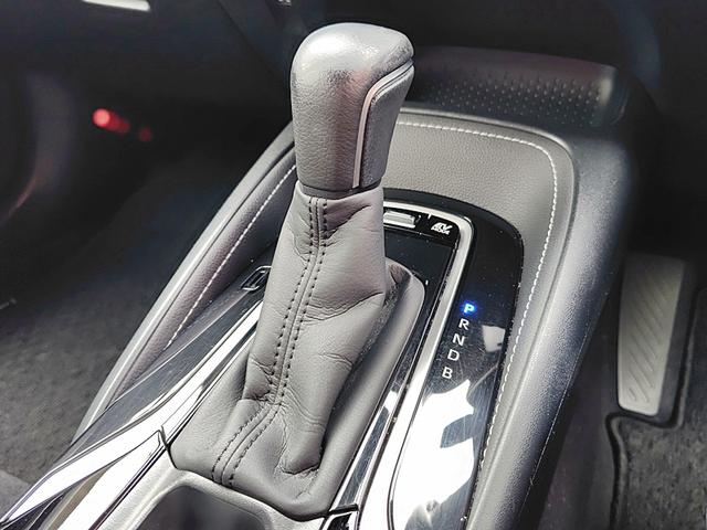 カローラツーリング ハイブリッド　Ｓ　ドライブレコーダー　バックカメラ　ナビ　ＴＶ　クリアランスソナー　オートクルーズコントロール　レーンアシスト　衝突被害軽減システム　アルミホイール　オートマチックハイビーム　オートライト（9枚目）