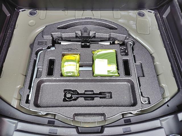 カローラツーリング ハイブリッド　Ｓ　ドライブレコーダー　バックカメラ　ナビ　ＴＶ　クリアランスソナー　オートクルーズコントロール　レーンアシスト　衝突被害軽減システム　アルミホイール　オートマチックハイビーム　オートライト（62枚目）