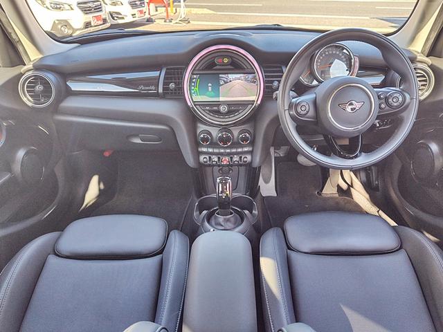 ＭＩＮＩ クーパー　ピカデリーエディション　ドライブレコーダー　バックカメラ　ナビ　クリアランスソナー　衝突被害軽減システム　アルミホイール　オートライト　ＬＥＤヘッドランプ　革シート　ターボ　キーレスエントリー　アイドリングストップ（2枚目）