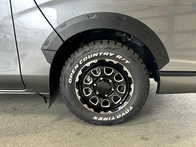 キャラバン ロンググランドプレミアムGX ワンダラーフウライボウ・アウトドア・ダークメタルグレー・2WD・ガソリン・バンパーガード・ブロックタイヤ・オーバーフェンダー・グリルカバー・ラダー・ヴィンテージベットキット・ヴィンテージシートカバー(13枚目)