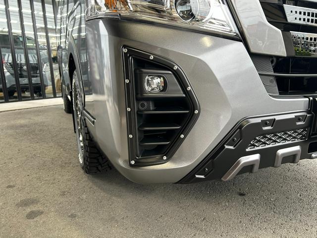 キャラバン ロンググランドプレミアムGX ワンダラーフウライボウ・アウトドア・ダークメタルグレー・2WD・ガソリン・バンパーガード・ブロックタイヤ・オーバーフェンダー・グリルカバー・ラダー・ヴィンテージベットキット・ヴィンテージシートカバー(17枚目)