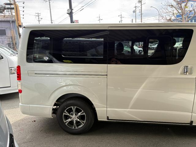 ハイエースバン スーパーGL ダークプライムII パールホワイト デジタルインナミラー パノラミックビューモニター パワースライドドア 2WD ディーゼル アドブルー 純正アルミホイール(13枚目)