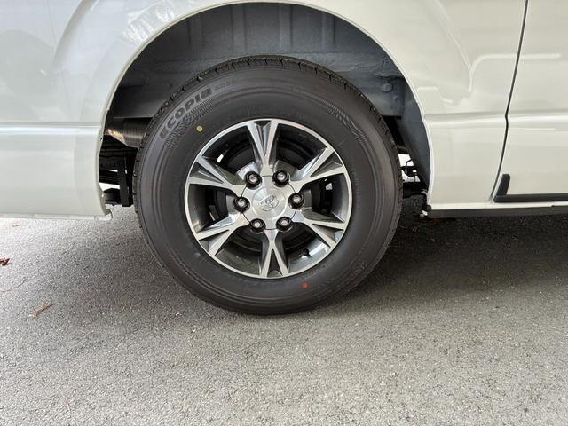 ハイエースバン スーパーGL ダークプライムII パールホワイト デジタルインナミラー パノラミックビューモニター パワースライドドア 2WD ディーゼル アドブルー 純正アルミホイール(15枚目)