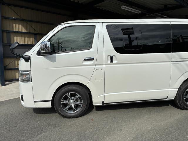 ハイエースバン スーパーGL ダークプライムII パールホワイト デジタルインナミラー パノラミックビューモニター パワースライドドア 2WD ディーゼル アドブルー 純正アルミホイール(24枚目)