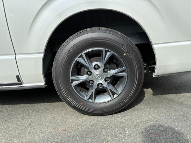 ハイエースバン スーパーGL ダークプライムII パールホワイト デジタルインナミラー パノラミックビューモニター パワースライドドア 2WD ディーゼル アドブルー 純正アルミホイール(26枚目)