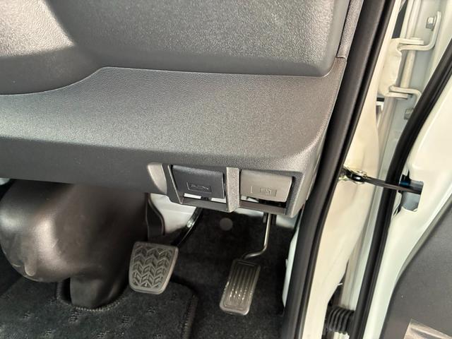 ハイエースバン スーパーGL ダークプライムII パールホワイト デジタルインナミラー パノラミックビューモニター パワースライドドア 2WD ディーゼル アドブルー 純正アルミホイール(35枚目)