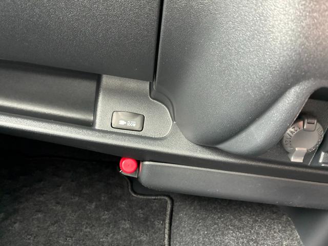 ハイエースバン スーパーGL ダークプライムII パールホワイト デジタルインナミラー パノラミックビューモニター パワースライドドア 2WD ディーゼル アドブルー 純正アルミホイール(41枚目)