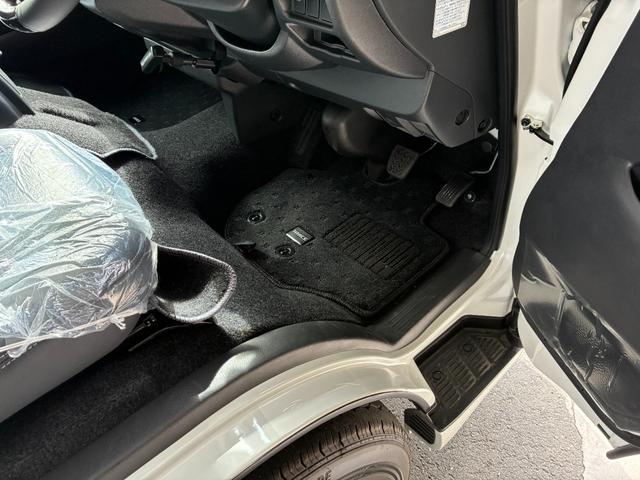 ハイエースバン スーパーGL ダークプライムII パールホワイト デジタルインナミラー パノラミックビューモニター パワースライドドア 2WD ディーゼル アドブルー 純正アルミホイール(44枚目)