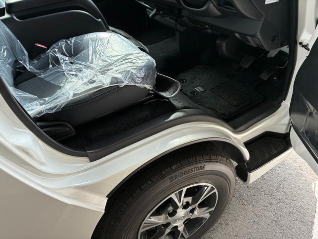 ハイエースバン スーパーGL ダークプライムII パールホワイト デジタルインナミラー パノラミックビューモニター パワースライドドア 2WD ディーゼル アドブルー 純正アルミホイール(46枚目)