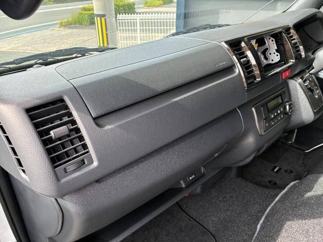 ハイエースバン スーパーGL ダークプライムII パールホワイト デジタルインナミラー パノラミックビューモニター パワースライドドア 2WD ディーゼル アドブルー 純正アルミホイール(48枚目)