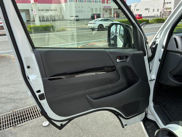 ハイエースバン スーパーGL ダークプライムII パールホワイト デジタルインナミラー パノラミックビューモニター パワースライドドア 2WD ディーゼル アドブルー 純正アルミホイール(52枚目)