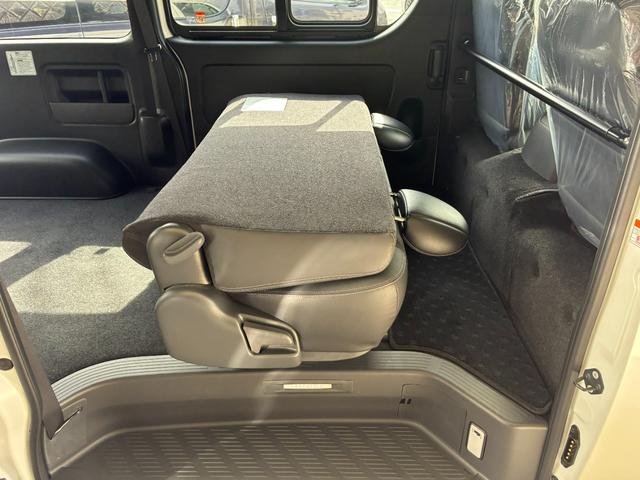 ハイエースバン スーパーGL ダークプライムII パールホワイト デジタルインナミラー パノラミックビューモニター パワースライドドア 2WD ディーゼル アドブルー 純正アルミホイール(66枚目)