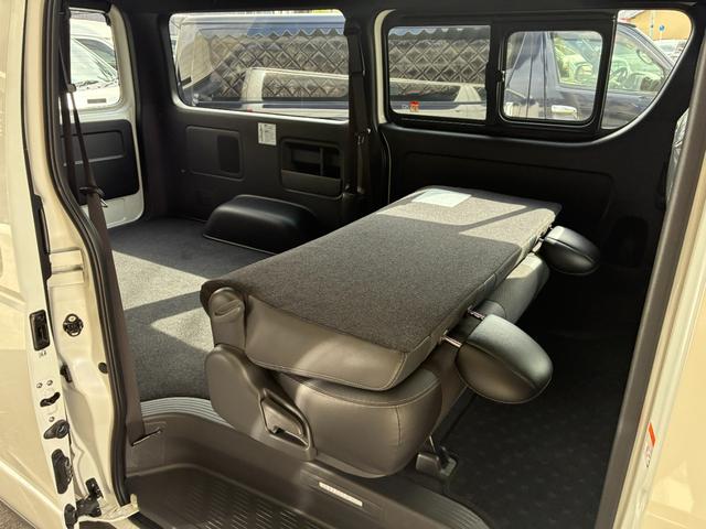 ハイエースバン スーパーGL ダークプライムII パールホワイト デジタルインナミラー パノラミックビューモニター パワースライドドア 2WD ディーゼル アドブルー 純正アルミホイール(67枚目)