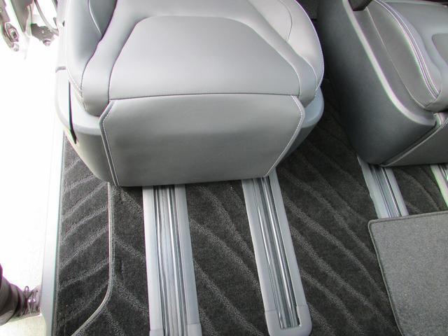 ハイエースバン スーパーＧＬ　ダークプライムＩＩ　ＲＡＶＥ７　レイブ７　５ナンバー７人乗り　キャプテンシート　オットマン　背面セパレート式ベンチシート　レザー　パノラミックビューモニター　ＬＥＤヘッドライト　ＬＥＤフォグ（6枚目）