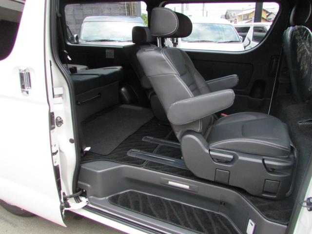 ハイエースバン スーパーＧＬ　ダークプライムＩＩ　ＲＡＶＥ７　レイブ７　５ナンバー７人乗り　キャプテンシート　オットマン　背面セパレート式ベンチシート　レザー　パノラミックビューモニター　ＬＥＤヘッドライト　ＬＥＤフォグ（12枚目）