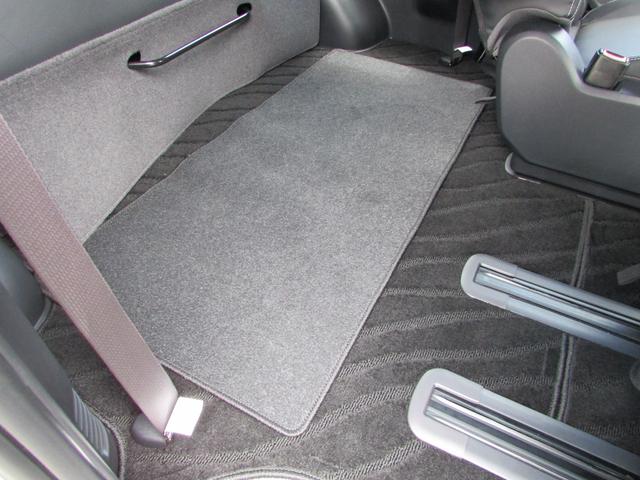 ハイエースバン スーパーＧＬ　ダークプライムＩＩ　ＲＡＶＥ７　レイブ７　５ナンバー７人乗り　キャプテンシート　オットマン　背面セパレート式ベンチシート　レザー　パノラミックビューモニター　ＬＥＤヘッドライト　ＬＥＤフォグ（18枚目）