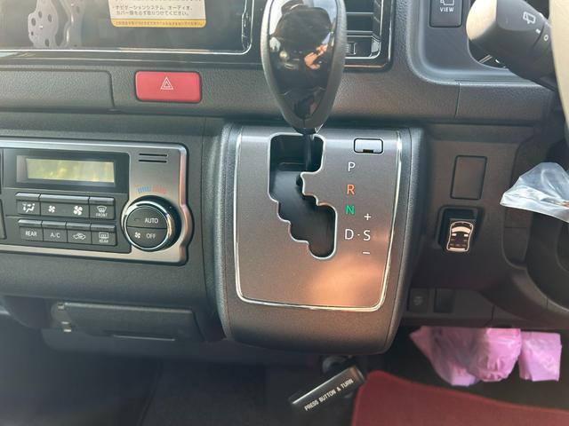 ハイエースバン スーパーＧＬ　ダークプライムＩＩ　ＲＡＶＥ７　レイブ７　５ナンバー７人乗り　キャプテンシート　オットマン　背面セパレート式ベンチシート　レザー　パノラミックビューモニター　ＬＥＤヘッドライト　ＬＥＤフォグ（43枚目）