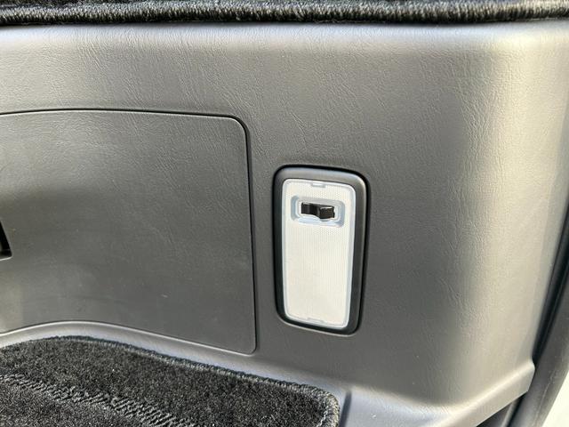 ハイエースバン スーパーＧＬ　ダークプライムＩＩ　ＲＡＶＥ７　レイブ７　５ナンバー７人乗り　キャプテンシート　オットマン　背面セパレート式ベンチシート　レザー　パノラミックビューモニター　ＬＥＤヘッドライト　ＬＥＤフォグ（54枚目）