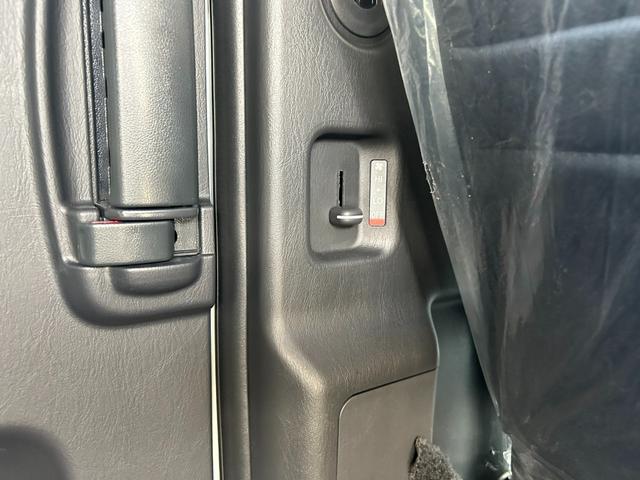 ハイエースバン スーパーＧＬ　ダークプライムＩＩ　ＲＡＶＥ７　レイブ７　５ナンバー７人乗り　キャプテンシート　オットマン　背面セパレート式ベンチシート　レザー　パノラミックビューモニター　ＬＥＤヘッドライト　ＬＥＤフォグ（60枚目）