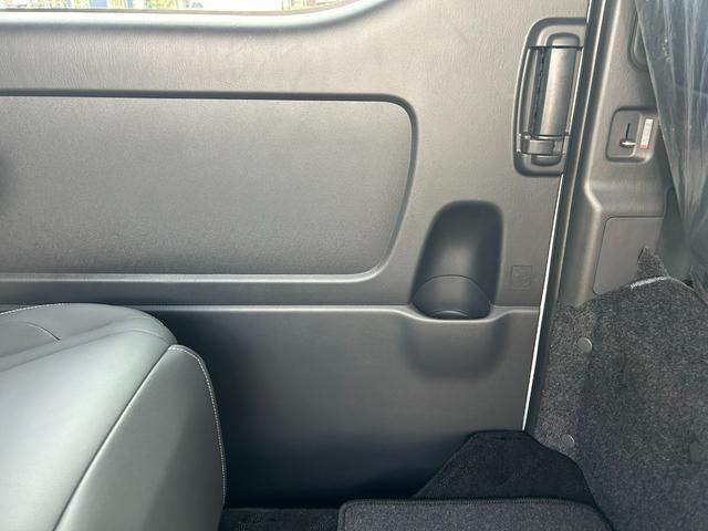 ハイエースバン スーパーＧＬ　ダークプライムＩＩ　ＲＡＶＥ７　レイブ７　５ナンバー７人乗り　キャプテンシート　オットマン　背面セパレート式ベンチシート　レザー　パノラミックビューモニター　ＬＥＤヘッドライト　ＬＥＤフォグ（61枚目）