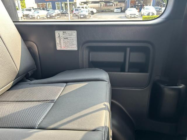 ハイエースバン スーパーＧＬ　ダークプライムＩＩ　ＲＡＶＥ７　レイブ７　５ナンバー７人乗り　キャプテンシート　オットマン　背面セパレート式ベンチシート　レザー　パノラミックビューモニター　ＬＥＤヘッドライト　ＬＥＤフォグ（64枚目）