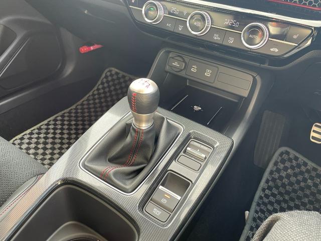 シビック RS 6MT ナビ リアカメラ 電動シート BOSEスピーカー 18インチアルミ(8枚目)