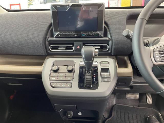 純正８インチナビ付　毎日の生活に優しく寄り添う１台です！