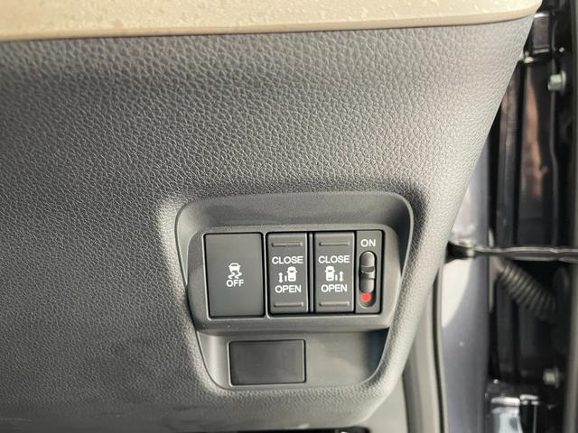 両側パワースライドドアで開閉楽々です