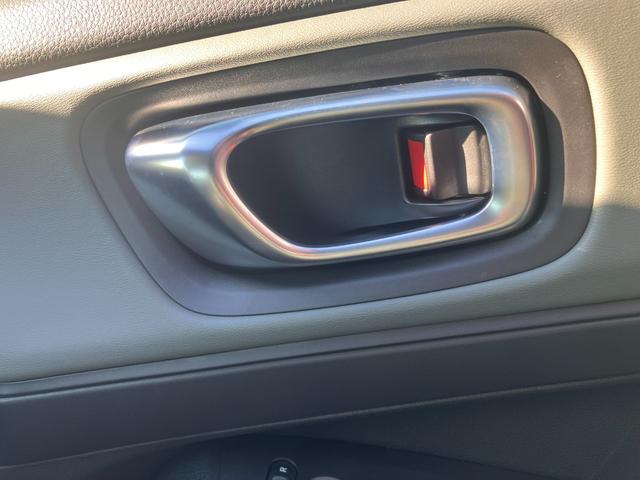 ヴェゼル ｅ：ＨＥＶ　Ｘ・ＨｕＮＴパッケージ　グロッシーカッパーグリル　９インチナビ　リアカメラ　ＥＴＣ　ルーフレール　フロアマット　車線逸脱防止　オートＬＥＤ　盗難防止システム　サイドエアバッグ　Ｂカメラ　クリアランスソナー　横滑り防止機能（18枚目）